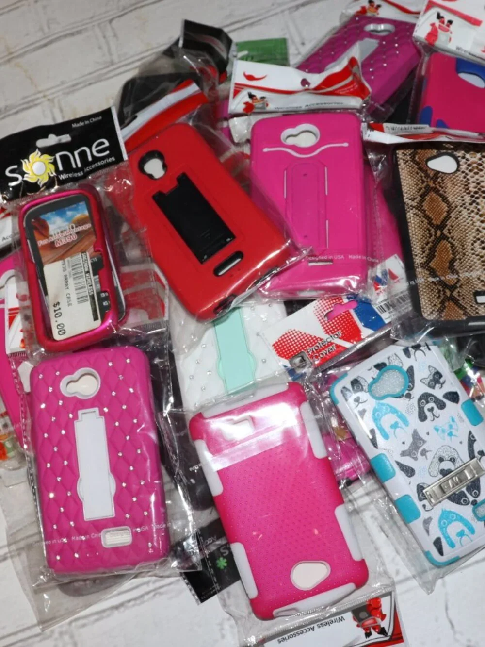 📦 Tech Mystery Box · 30 Mixed Phone Cases · New Old Stock